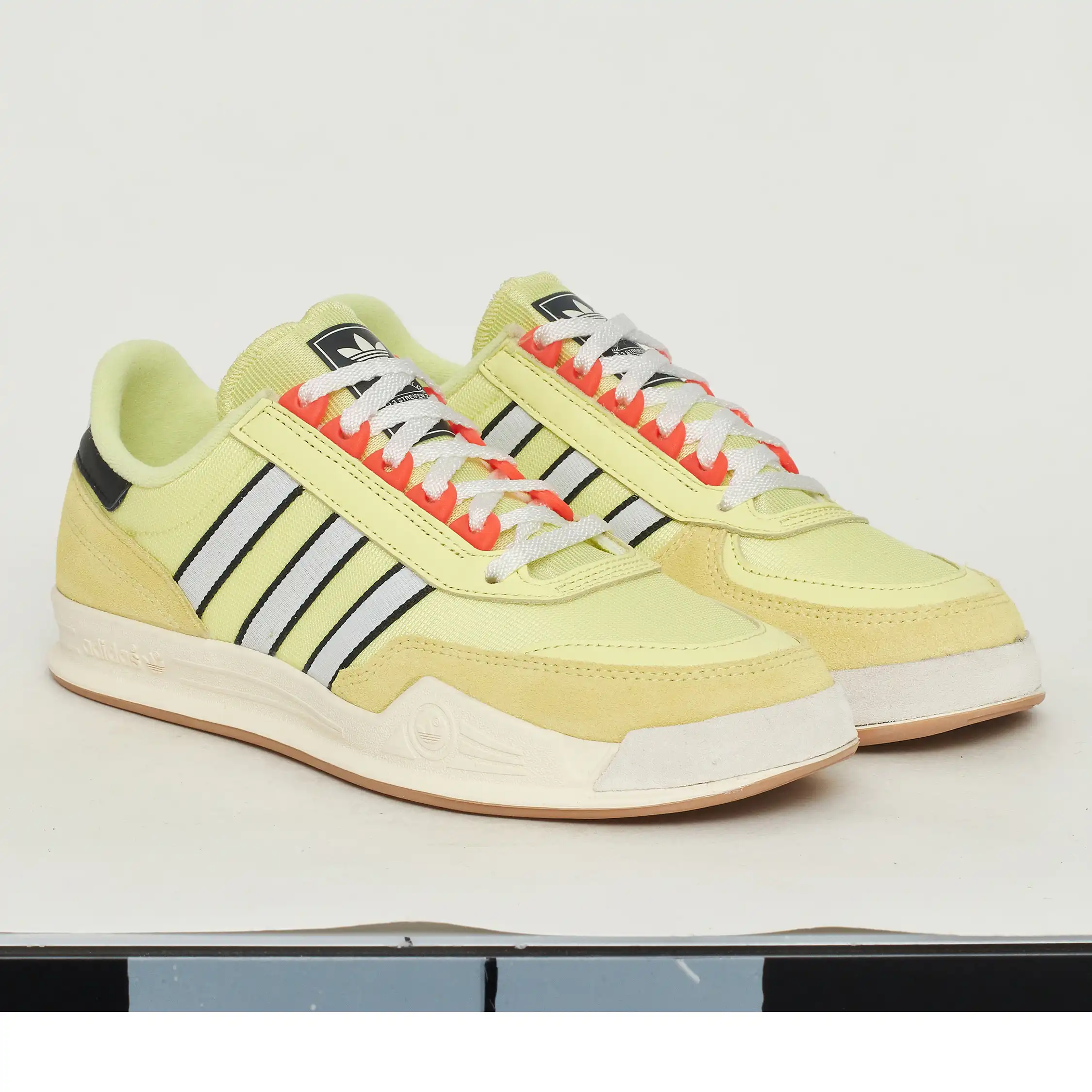 cutoutretouchinbg.com sneakers image editing services (2)